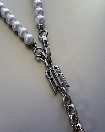 RARE ROMANCE SPIKE PEARL NECKLACE