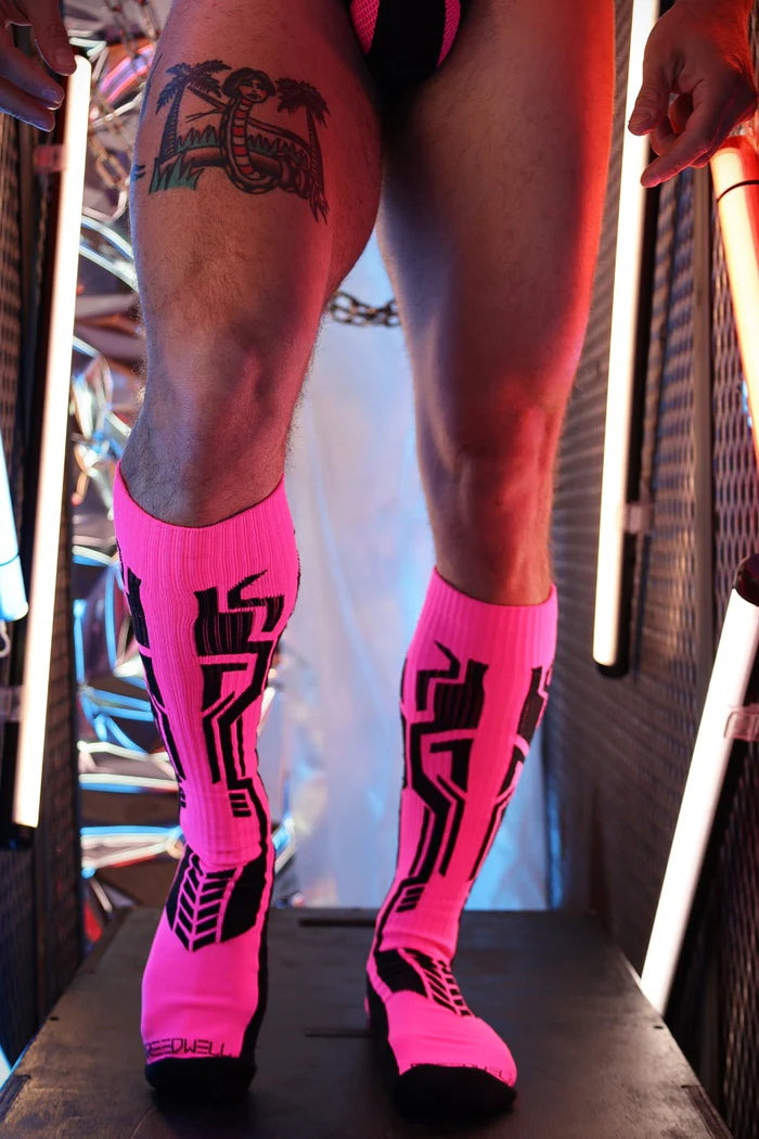 BREEDWELL CYBER SOCKS - NEON PINK