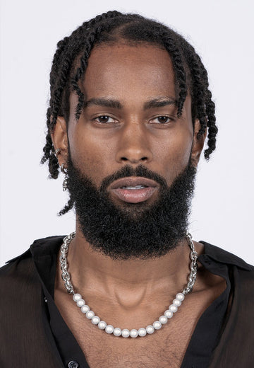 RARE ROMANCE REFLECTIVE PEARL CHAIN