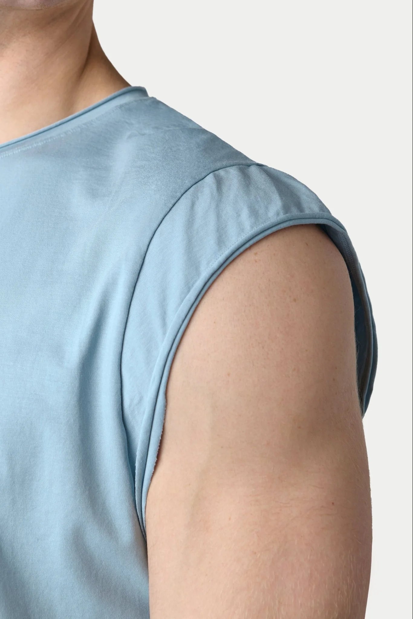 AWRY RAW CROP TEE - SOFT BLUE