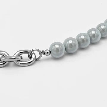 RARE ROMANCE REFLECTIVE PEARL CHAIN